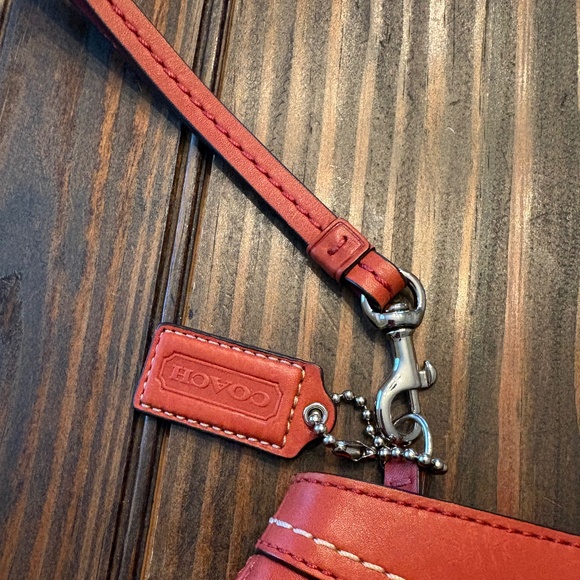 Vintage Coach leather orange clutch/wristlet - Picture 5 of 7